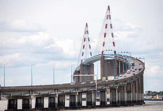 Descargue gratis la imagen gratuita del puerto de bretaña del puente de saint nazaire para editar con el editor de imágenes en línea gratuito GIMP