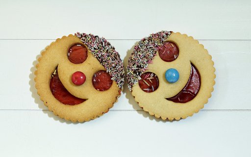 Adorable smiley face cake  from Chrome web store to be run with OffiDocs Chromium online