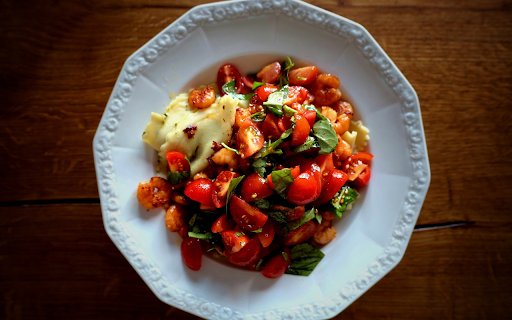 Attractive plate of tomatoes  from Chrome web store to be run with OffiDocs Chromium online