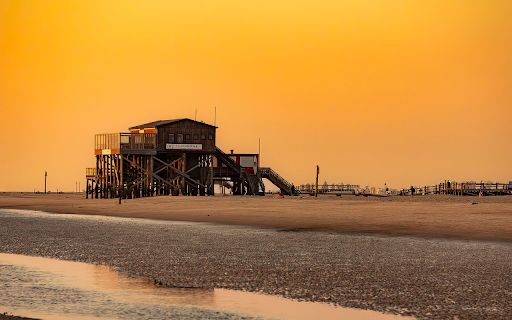 Beach House at Sunset Glow  from Chrome web store to be run with OffiDocs Chromium online