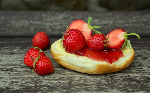 Bread and strawberries  from Chrome web store to be run with OffiDocs Chromium online