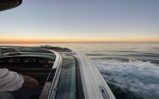 Canoe surfing wallpaper  from Chrome web store to be run with OffiDocs Chromium online