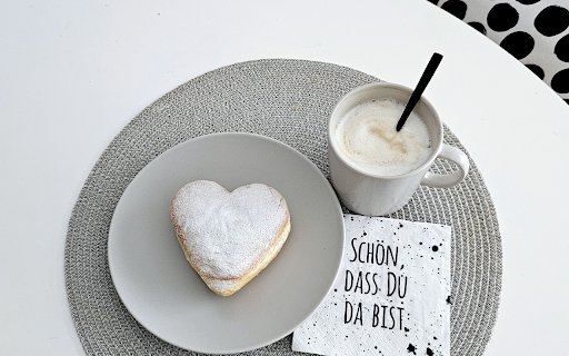 Cappuccino and heart cake  from Chrome web store to be run with OffiDocs Chromium online
