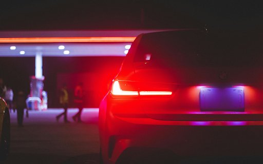 Car with Illuminated Tail Lights at Night  from Chrome web store to be run with OffiDocs Chromium online