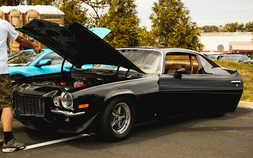 Car with Open Doors and Hood  from Chrome web store to be run with OffiDocs Chromium online