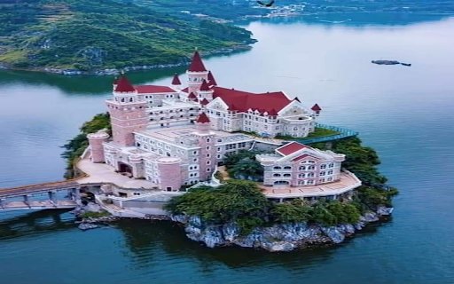 Castle wallpaper in the middle of the lake  from Chrome web store to be run with OffiDocs Chromium online
