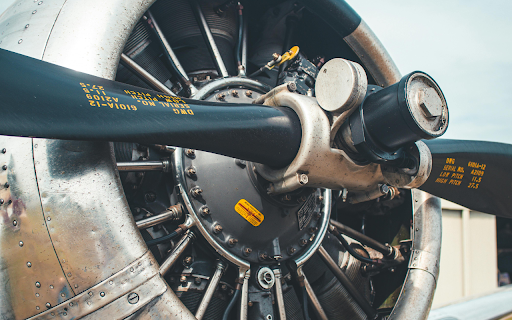Close up View of Vintage Aircraft Propeller  from Chrome web store to be run with OffiDocs Chromium online