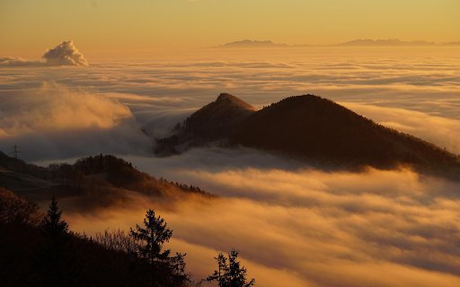 Clouds on the top of the mountain  from Chrome web store to be run with OffiDocs Chromium online