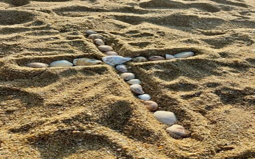 Cross wallpaper from seashells and sand trwn stones  from Chrome web store to be run with OffiDocs Chromium online