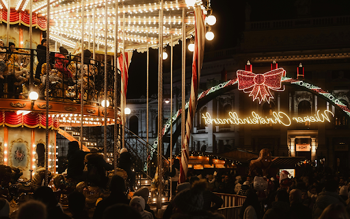 Festive Christmas Market Carousel at Night  from Chrome web store to be run with OffiDocs Chromium online