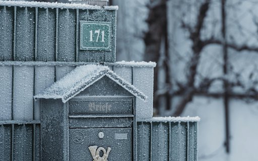 Frost Covered Mailbox in Winter Setting  from Chrome web store to be run with OffiDocs Chromium online