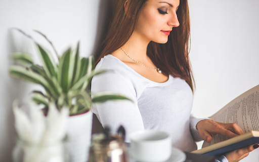Girl sitting reading a book  from Chrome web store to be run with OffiDocs Chromium online