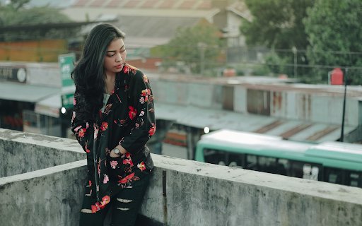 Girl standing on the roof  from Chrome web store to be run with OffiDocs Chromium online