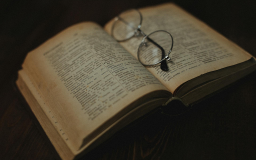 Glasses and old books  from Chrome web store to be run with OffiDocs Chromium online