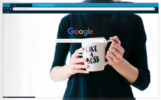 Mga kamay na may mug mula sa Chrome web store na tatakbo sa OffiDocs Chromium online