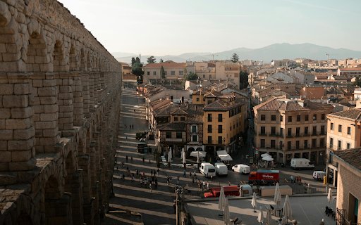 Historic Segovia Aqueduct Overlooking Cityscape  from Chrome web store to be run with OffiDocs Chromium online