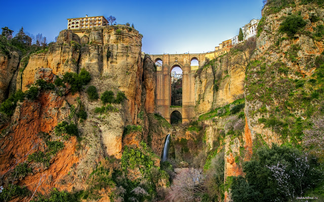 House on a Cliff  from Chrome web store to be run with OffiDocs Chromium online