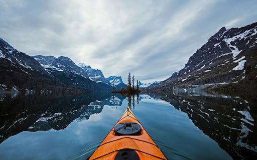 Kayaking on a Reflective Mountain Lake  from Chrome web store to be run with OffiDocs Chromium online