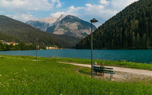 Lakeside Chair  from Chrome web store to be run with OffiDocs Chromium online