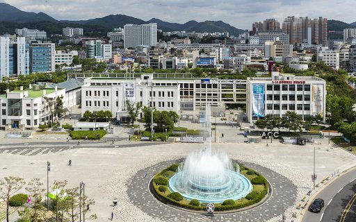 Main road and fountain  from Chrome web store to be run with OffiDocs Chromium online