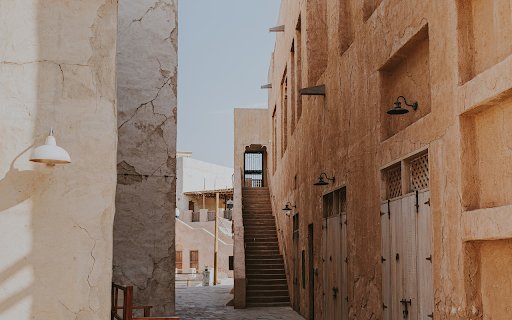 Old house in a narrow alley  from Chrome web store to be run with OffiDocs Chromium online