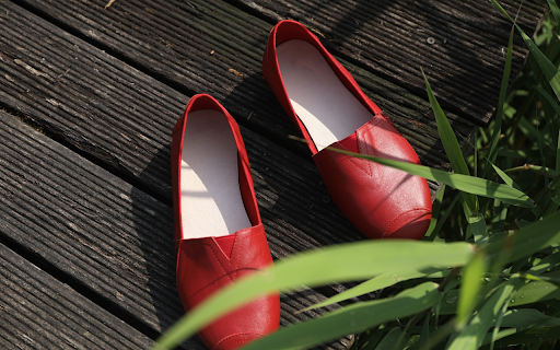red flat shoes  from Chrome web store to be run with OffiDocs Chromium online