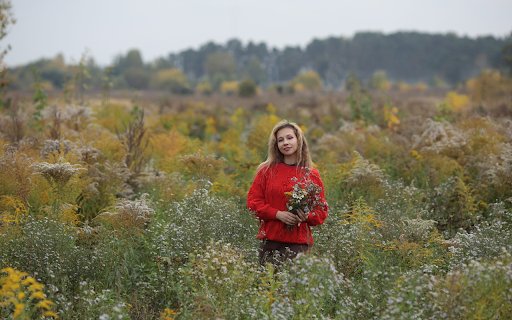Red shirt girl in the middle of the forest  from Chrome web store to be run with OffiDocs Chromium online