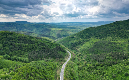 Road Through the Green Hills  from Chrome web store to be run with OffiDocs Chromium online