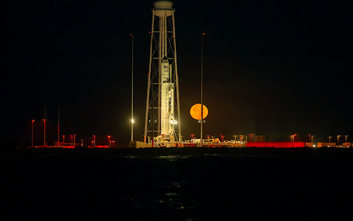 Rocket Under the Full Moon  from Chrome web store to be run with OffiDocs Chromium online