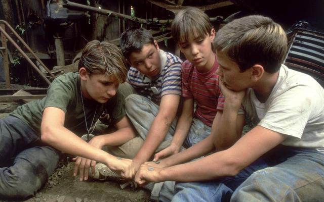 Stand by Me The Body River Phoenix Gordie Lac dari toko web Chrome untuk dijalankan dengan OffiDocs Chromium online