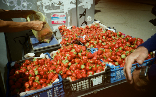 Strawberry Stall  from Chrome web store to be run with OffiDocs Chromium online