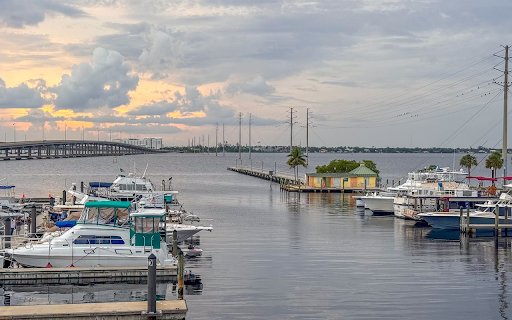 Sunset on the harbor  from Chrome web store to be run with OffiDocs Chromium online