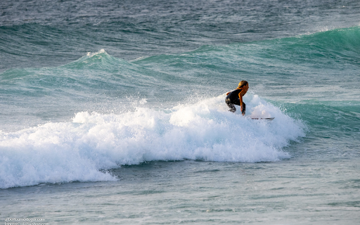 Surfing girl  from Chrome web store to be run with OffiDocs Chromium online