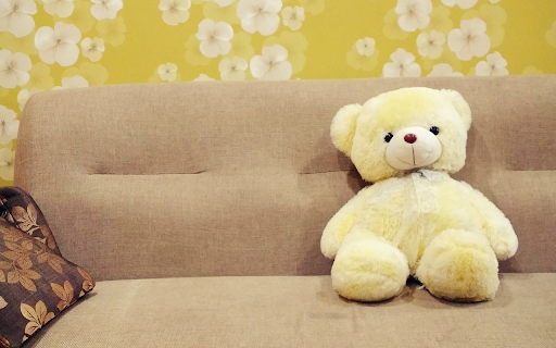 Teddy bear on the sofa  from Chrome web store to be run with OffiDocs Chromium online