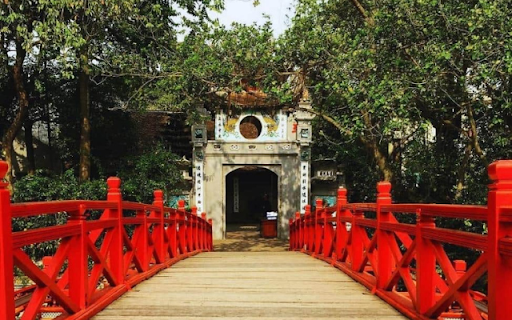 The Huc Bridge – The Iconic Red Bridge of Hoan Kiem Lake  from Chrome web store to be run with OffiDocs Chromium online