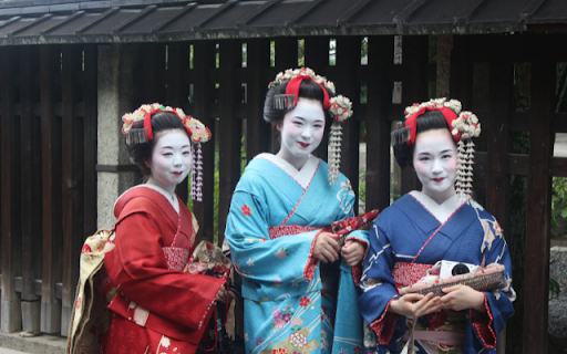 The Kimono: A Tapestry of Elegance  from Chrome web store to be run with OffiDocs Chromium online