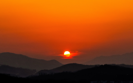 The sun behind the mountain  from Chrome web store to be run with OffiDocs Chromium online