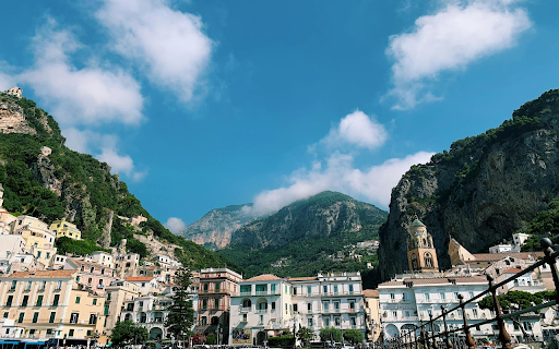 Villa under the mountain  from Chrome web store to be run with OffiDocs Chromium online