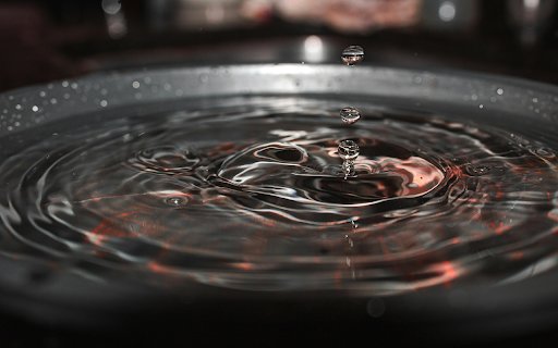 Water Droplets Falling into Rippled Surface  from Chrome web store to be run with OffiDocs Chromium online
