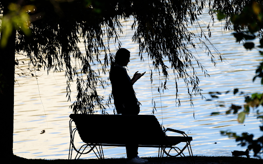 Woman by the lake  from Chrome web store to be run with OffiDocs Chromium online