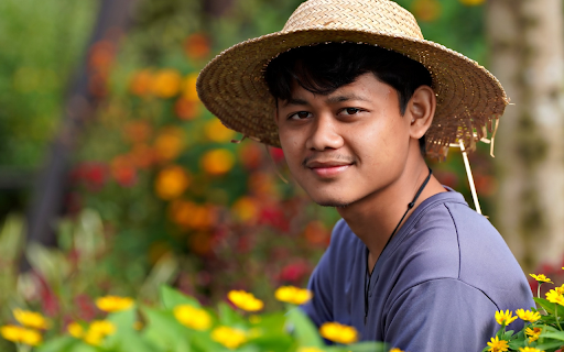 Young man with leaf hat  from Chrome web store to be run with OffiDocs Chromium online