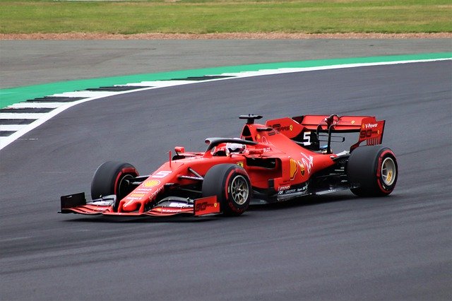 Muat turun percuma Sebastian Vettel Scuderia Ferrari - foto atau gambar percuma untuk diedit dengan editor imej dalam talian GIMP