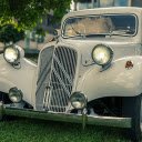 Shiny white car  screen for extension Chrome web store in OffiDocs Chromium