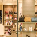 Shop selling hand bags  screen for extension Chrome web store in OffiDocs Chromium