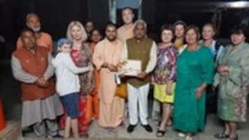 Free download Shri Anantbodh Chaitanya met Cabinet Minister Shri Madan Kaushik with his european delegation free photo or picture to be edited with GIMP online image editor