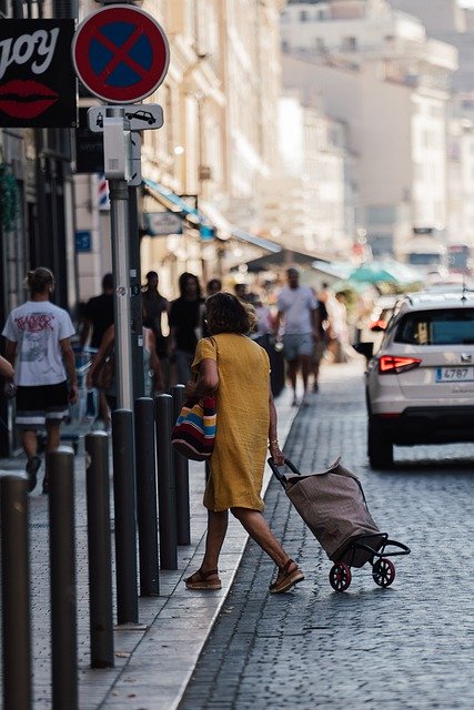 Kostenloser Download Bürgersteig Stadt Stadt Straße Menschenmenge kostenloses Bild, das mit dem kostenlosen Online-Bildeditor GIMP bearbeitet werden kann