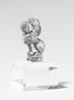 免费下载带有镀金的狮身人面像的银色小雕像，可使用 GIMP 在线图像编辑器编辑免费照片或图片