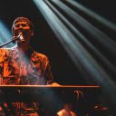 Singer burns the stage  screen for extension Chrome web store in OffiDocs Chromium