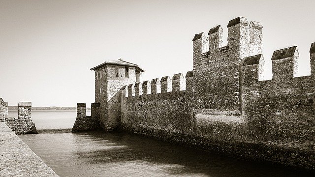 قم بتنزيل صورة مجانية لـ sirmione Garda lago di Garda ليتم تحريرها باستخدام محرر الصور المجاني عبر الإنترنت من GIMP