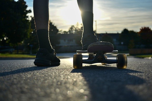 Kostenloser Download von Skateboard, Sonnenuntergang, Stadt, Sport, Spaß, kostenloses Bild zur Bearbeitung mit dem kostenlosen Online-Bildeditor GIMP
